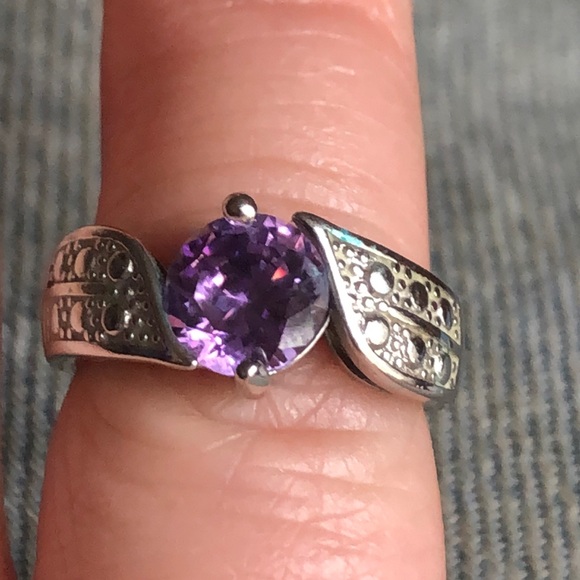 Jewelry - Beautiful purple cocktail ring